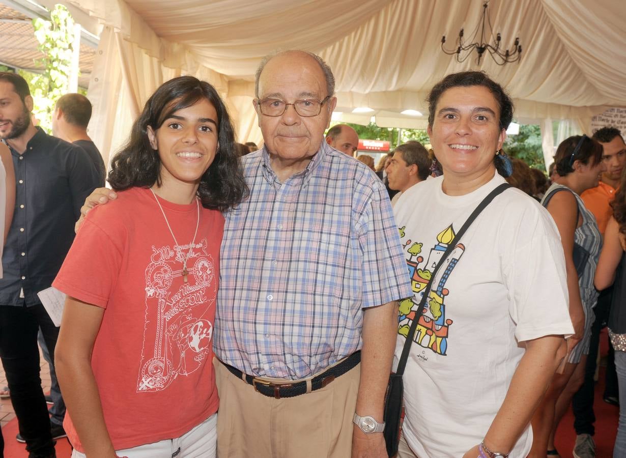 Francisco Belloso con su hija Amaya y su nieta Rocío. 