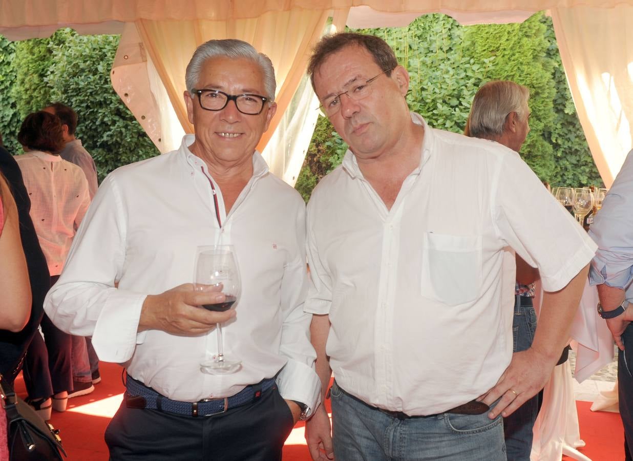 Pablo Miguelsanz con el periodista de El Norte Fernando Bravo. 