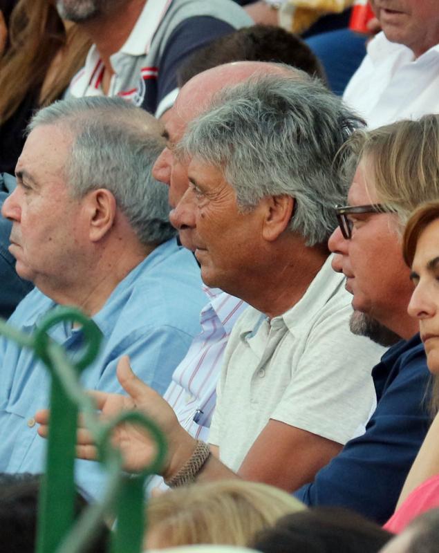 Asistentes a la corrida de toros de José Tomás y José                                                                                                                                                           María Manzanares en Valladolid