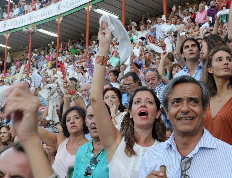 En primer término, Teresa Sánchez y su marido, Jesús Sánchez Lambás, vicepresidente de la Fundación Ortega Marañón.. 