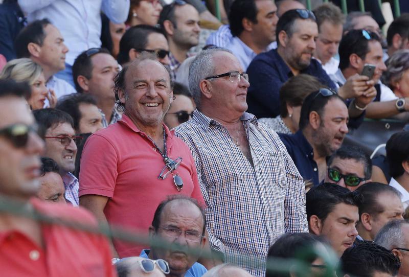 Asistentes a la corrida de toros de José Tomás y José                                                                                                                                                           María Manzanares en Valladolid