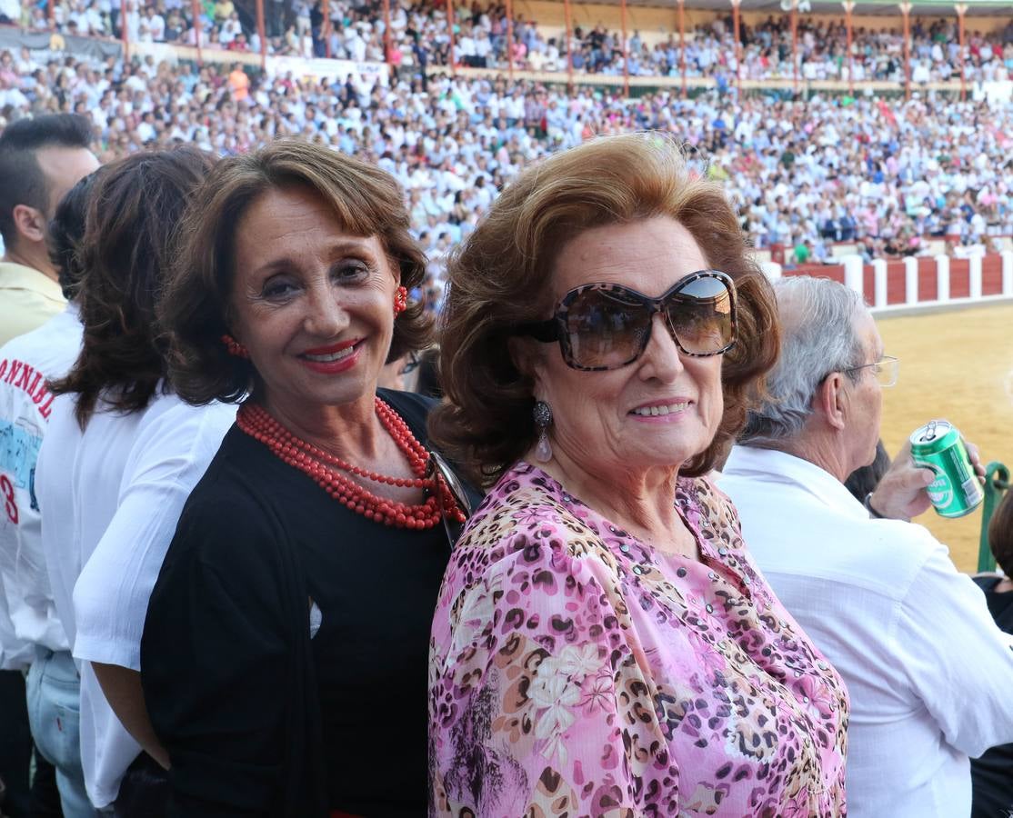 Público asistente a la corrida de toros de José Tomás en Valladolid