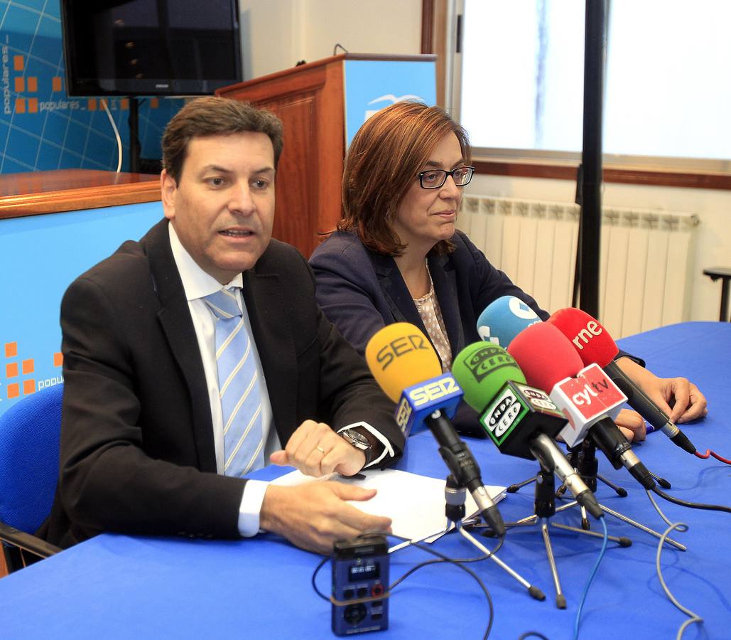 26.05.14 Rueda de prensa del PP analizando los resultados de las elecciones europeas, en la foto Carlos Fernández Carriedo y Ángeles Armisén.