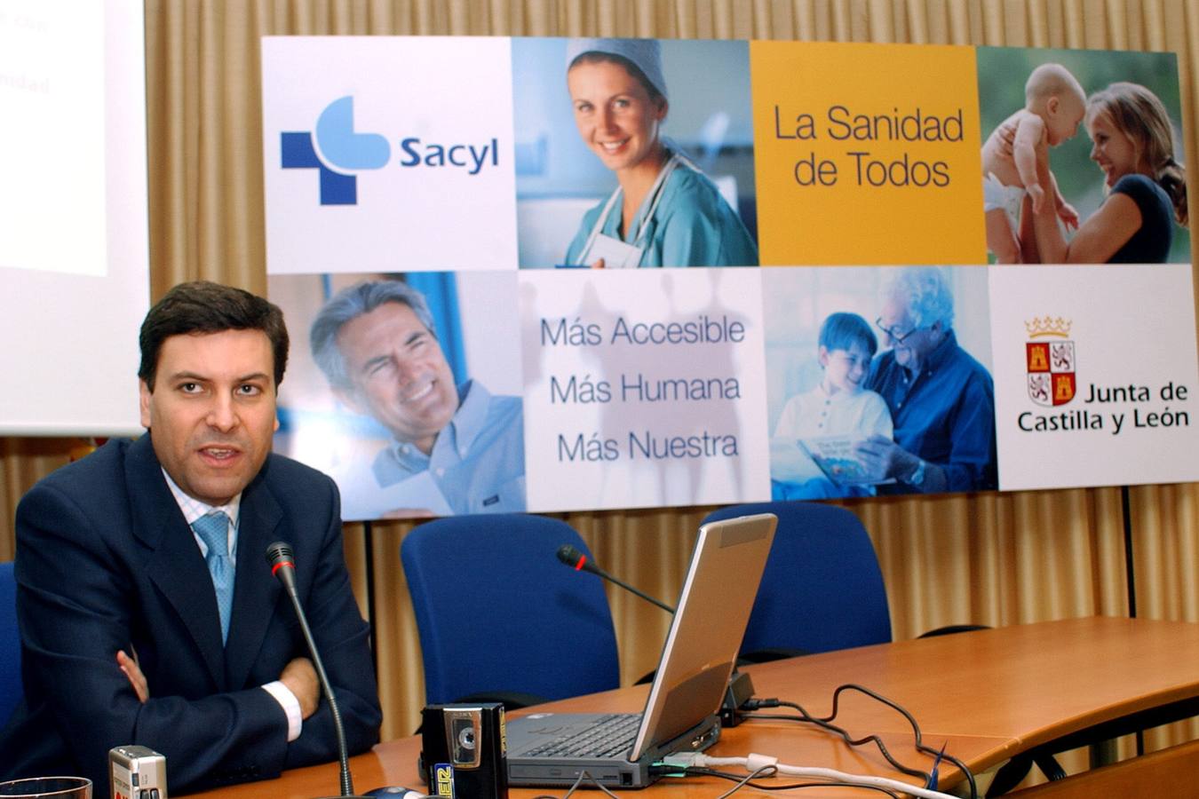 14.05.02 El consejero de Sanidad y Bienestar Social, Carlos Fernández Carriedo, presentó hoy en Valladolid la nueva imagen corporativa de Sacyl, la Sanidad Asistencial de Castilla y León.