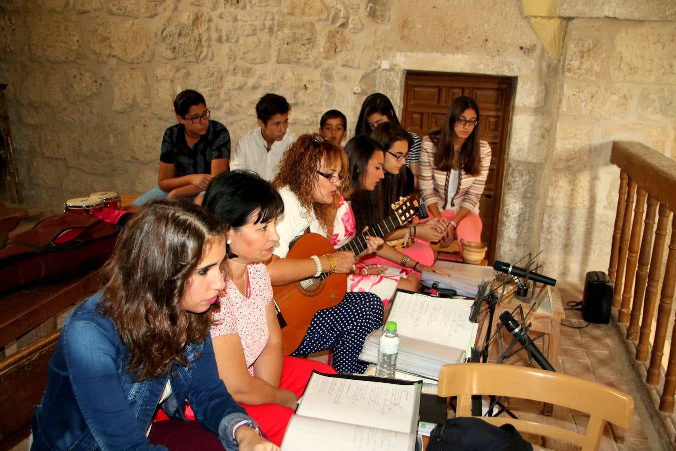 Los vecinos de Villaviudas festejan al Bendito Cristo de los Milagros