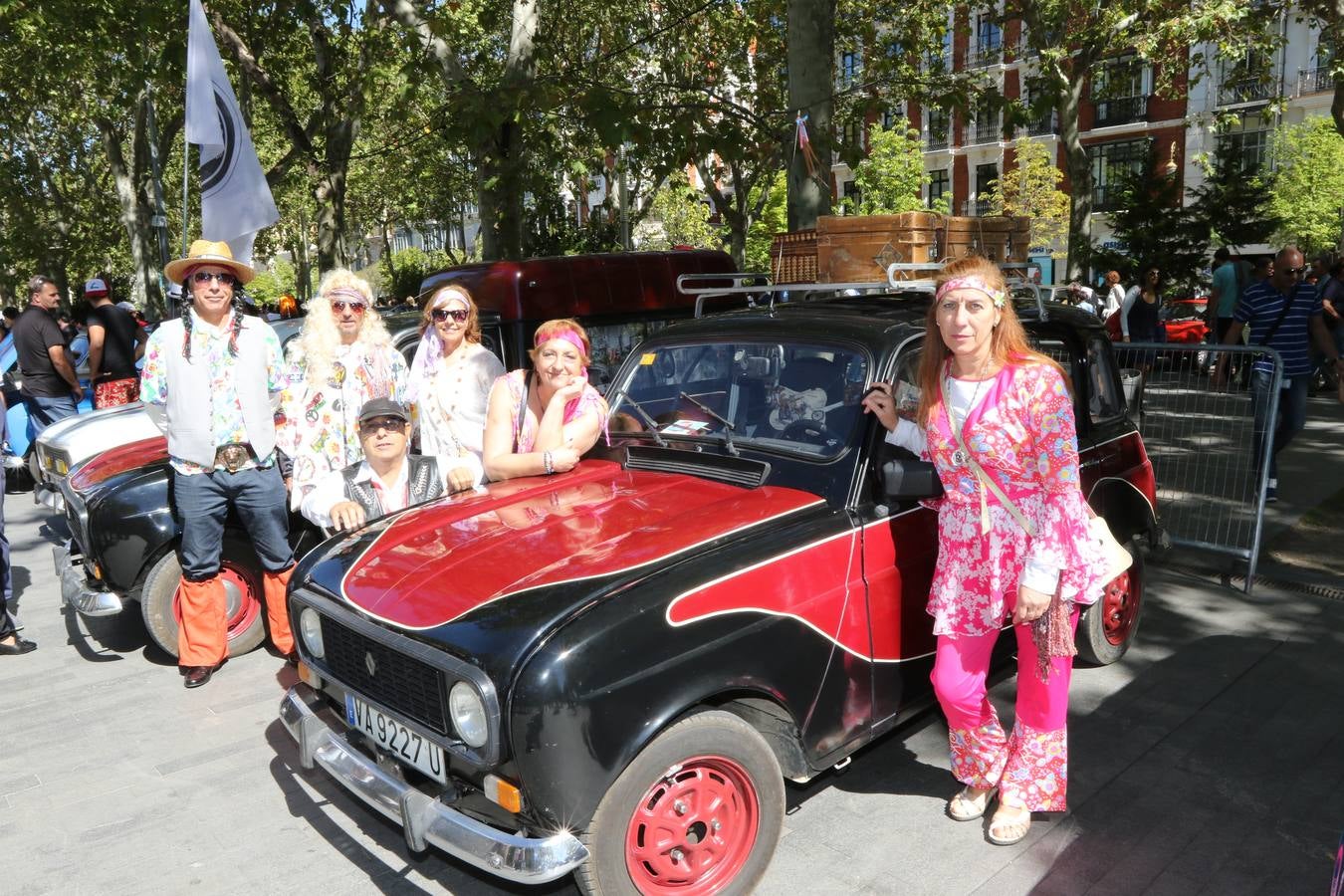 Público en la cuarta edición del Valladolid Motor Vintage (1/3)