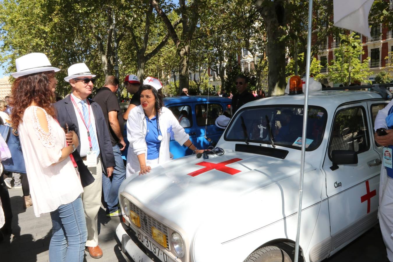 Público en la cuarta edición del Valladolid Motor Vintage (1/3)