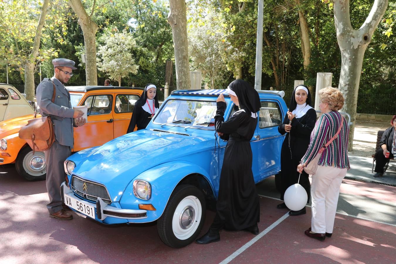 Público en la cuarta edición del Valladolid Motor Vintage (1/3)