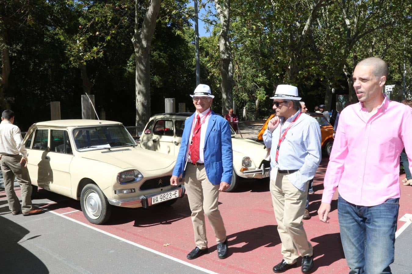 Público en la cuarta edición del Valladolid Motor Vintage (1/3)