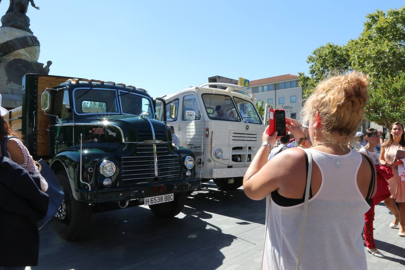 Público en la cuarta edición del Valladolid Motor Vintage (1/3)