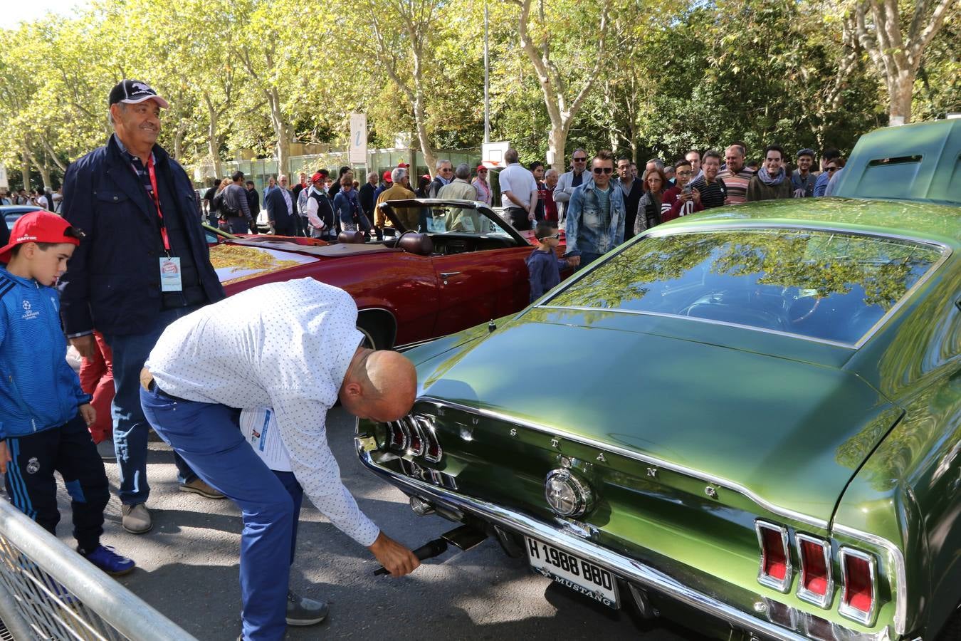 Público en la cuarta edición del Valladolid Motor Vintage (1/3)
