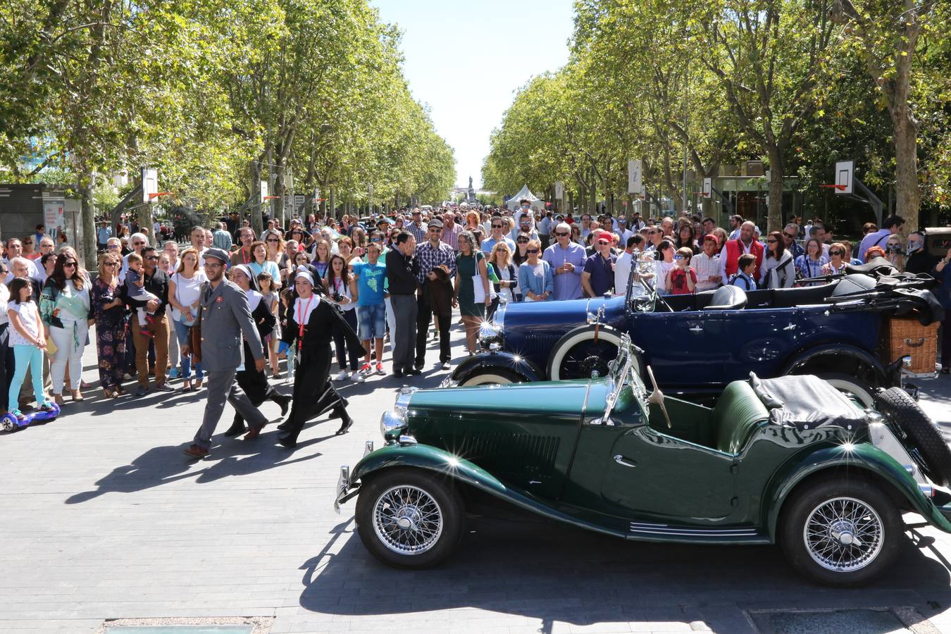 Público en la cuarta edición del Valladolid Motor Vintage (2/3)