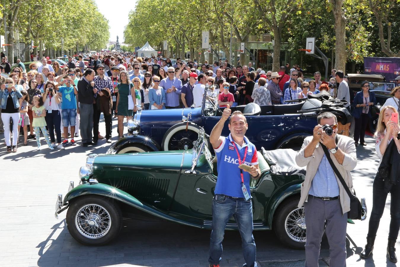 Público en la cuarta edición del Valladolid Motor Vintage (2/3)