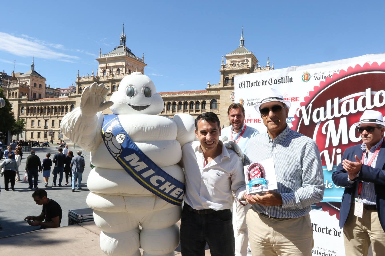 Público en la cuarta edición del Valladolid Motor Vintage (2/3)
