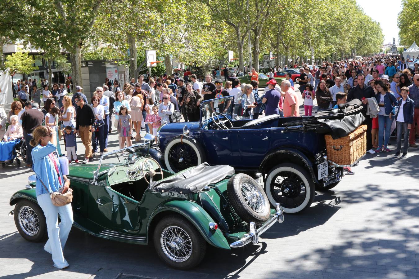Público en la cuarta edición del Valladolid Motor Vintage (2/3)