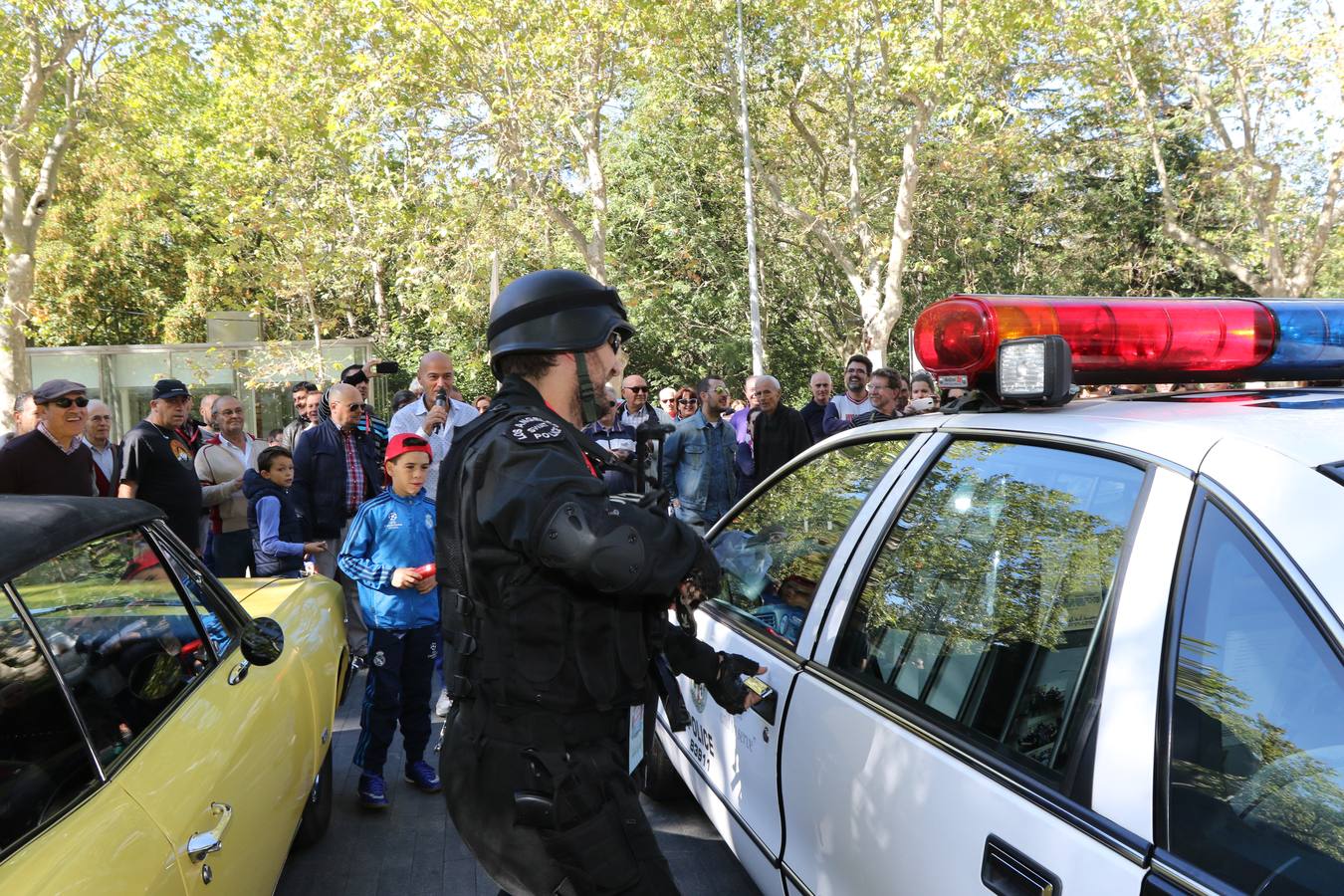 Público en la cuarta edición del Valladolid Motor Vintage (2/3)