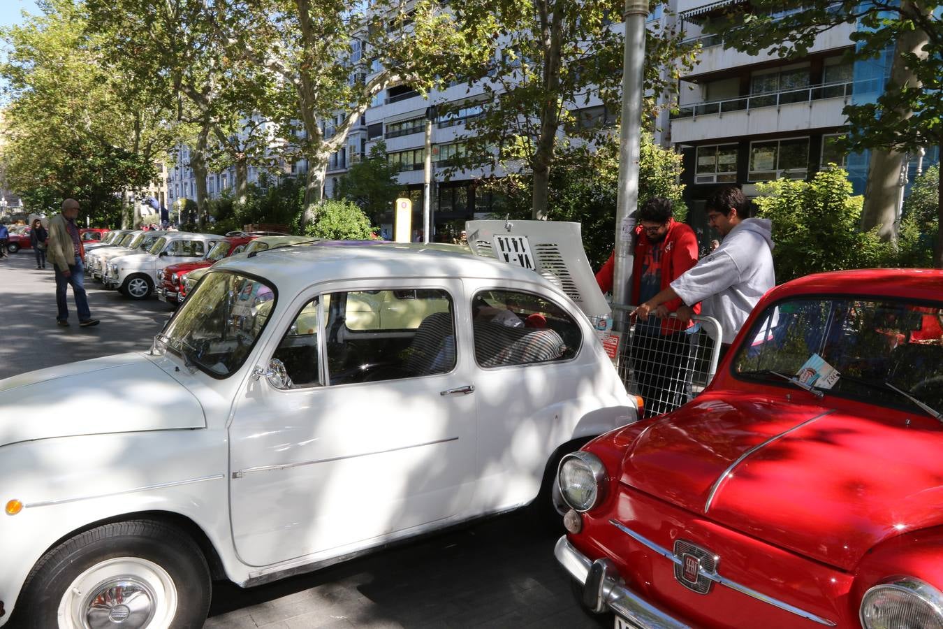 Público en la cuarta edición del Valladolid Motor Vintage (2/3)