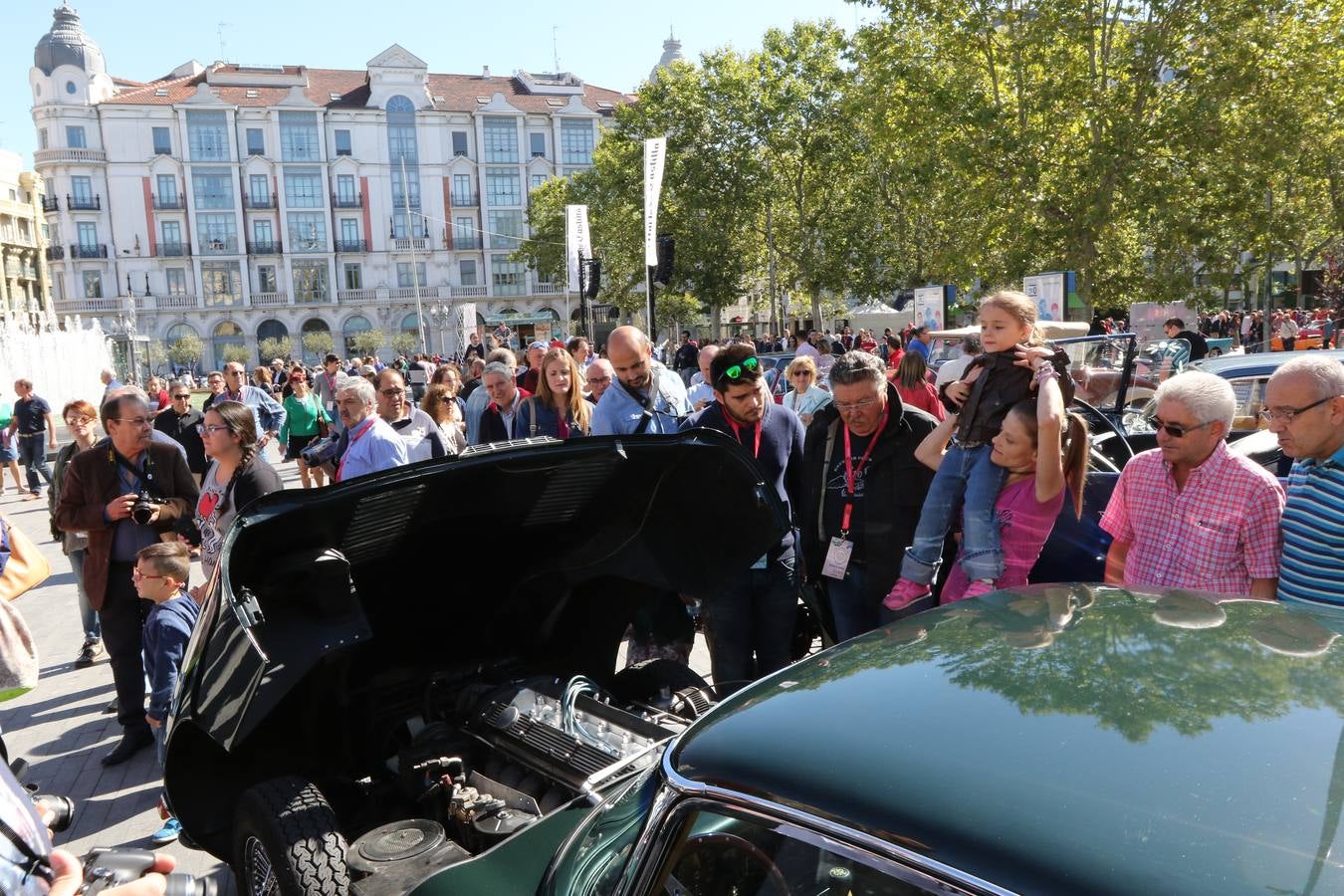 Público en la cuarta edición del Valladolid Motor Vintage (2/3)