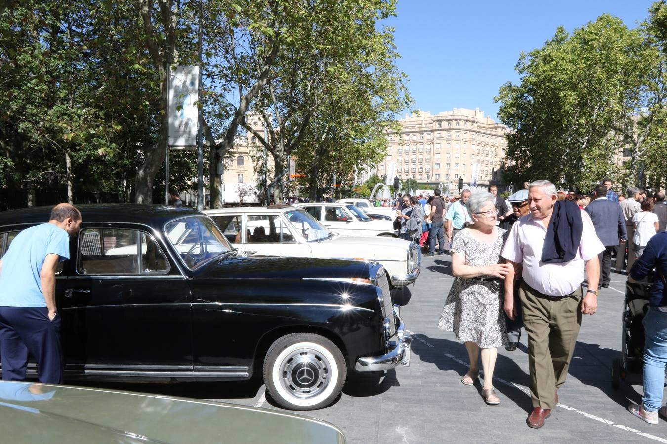 Público en la cuarta edición del Valladolid Motor Vintage (3/3)