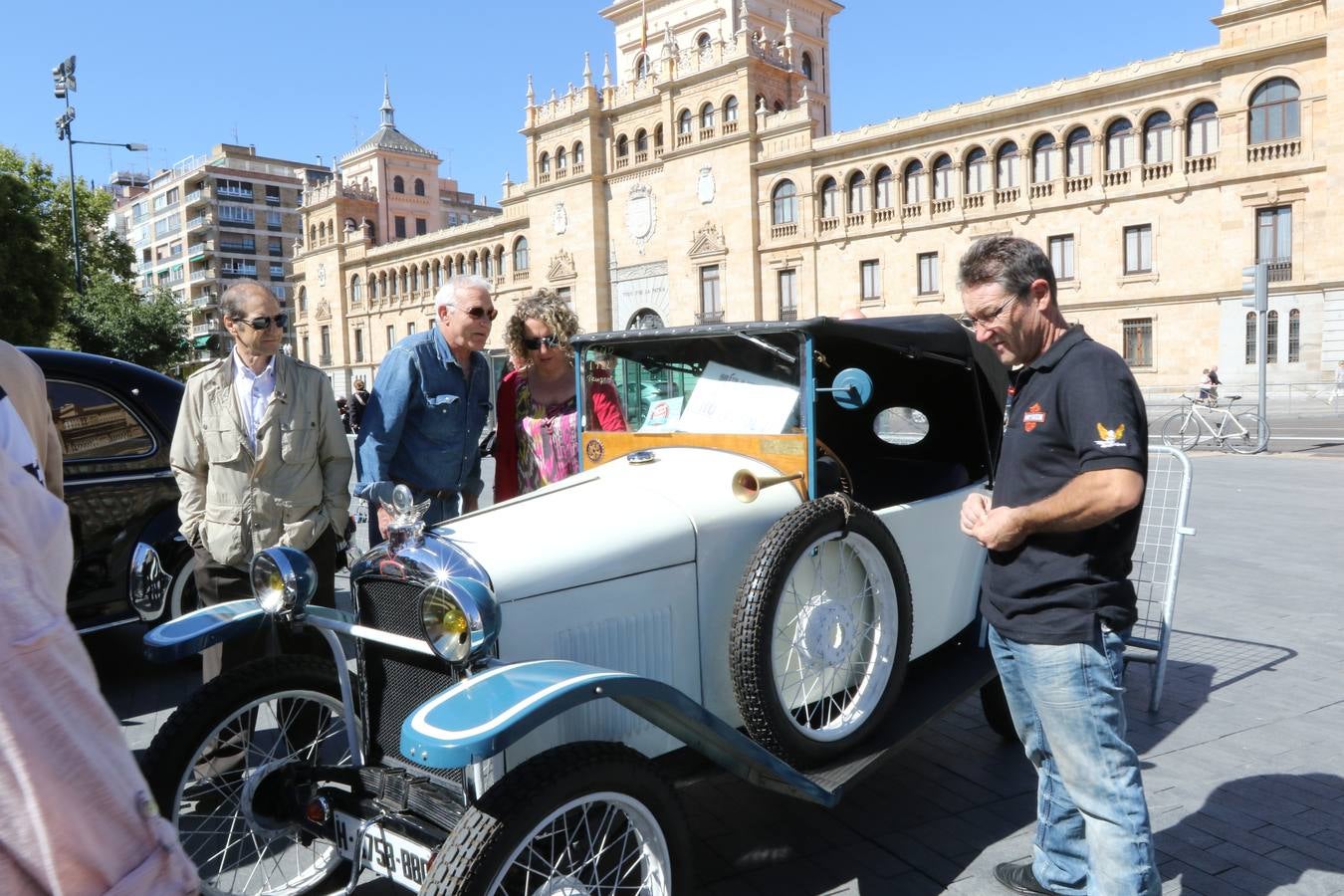 Público en la cuarta edición del Valladolid Motor Vintage (3/3)