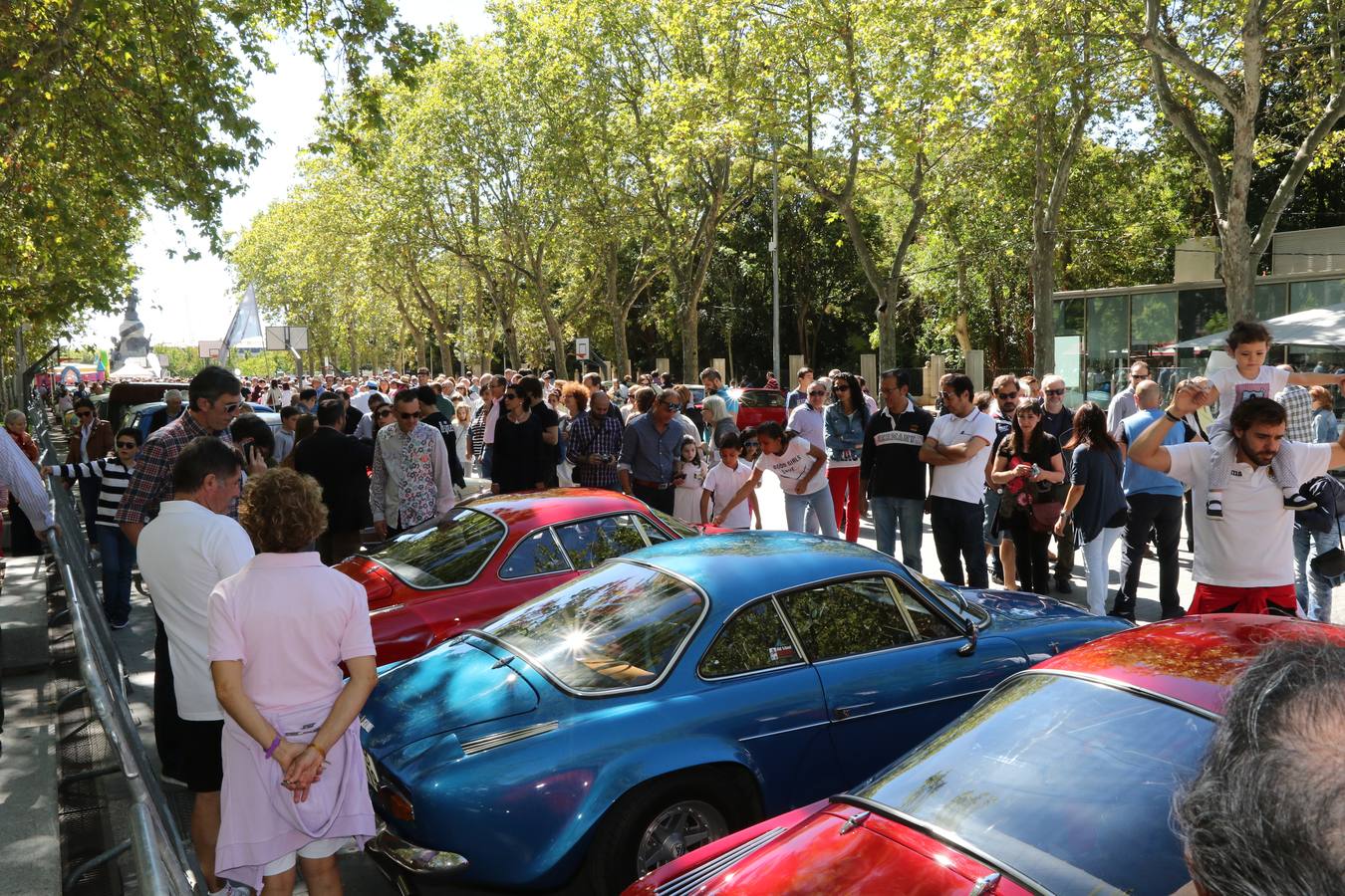 Público en la cuarta edición del Valladolid Motor Vintage (3/3)