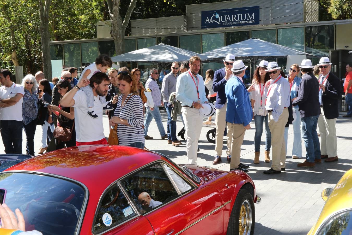 Público en la cuarta edición del Valladolid Motor Vintage (3/3)