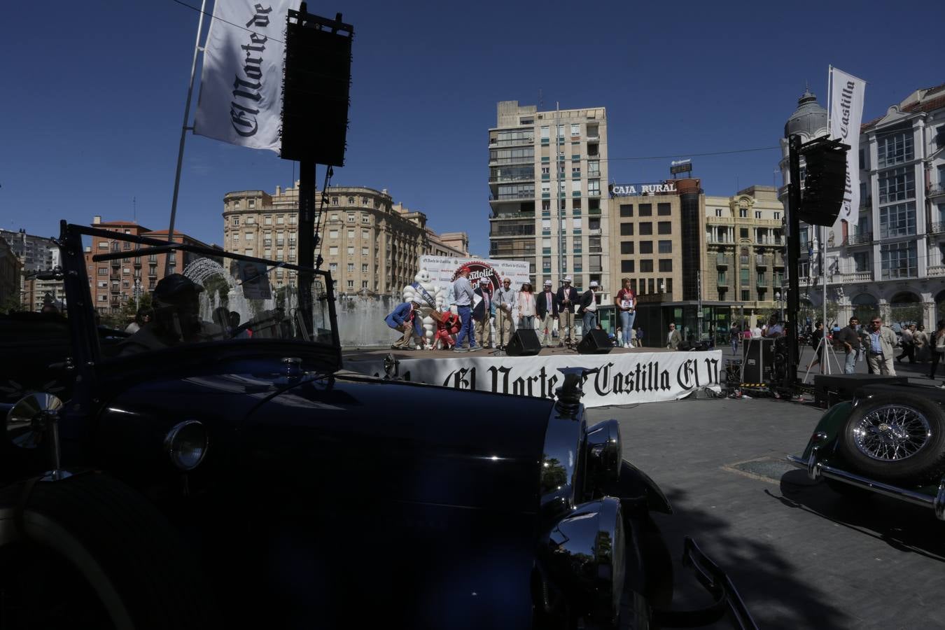 Público en la cuarta edición del Valladolid Motor Vintage (3/3)
