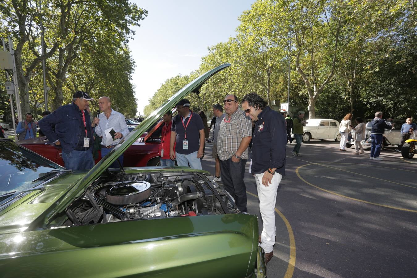 Público en la cuarta edición del Valladolid Motor Vintage (3/3)
