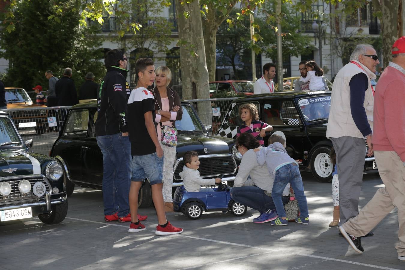 Público en la cuarta edición del Valladolid Motor Vintage (3/3)