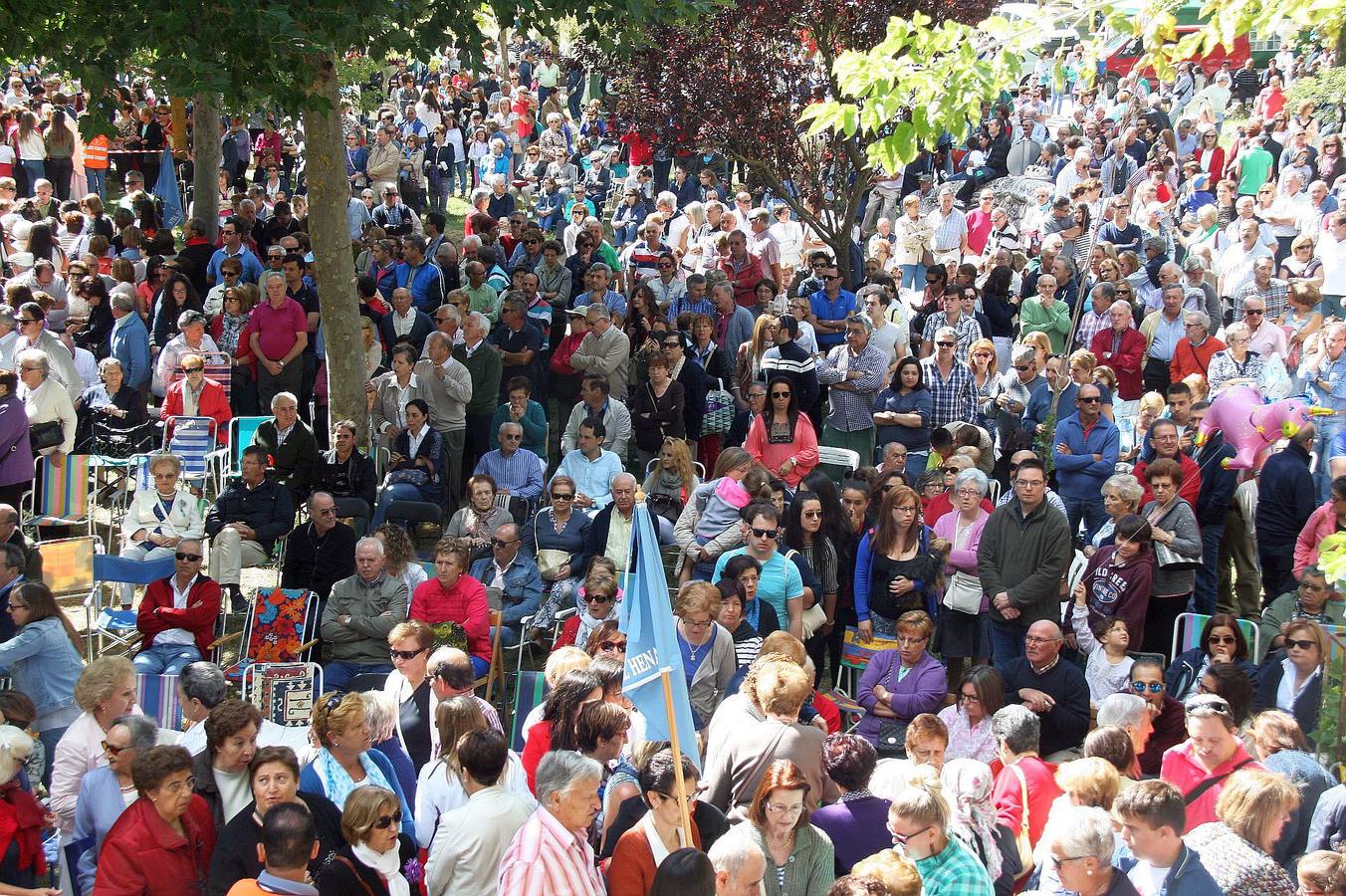 Miles de romeros se reúnen en El Henar para festejar a la Virgen en su día grande