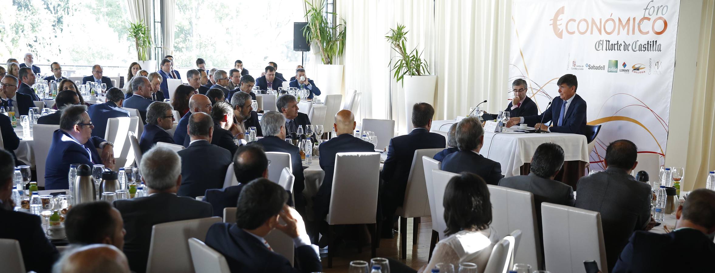 El exministro Manuel Pimentel en el Foro Económico de El Norte de Castilla