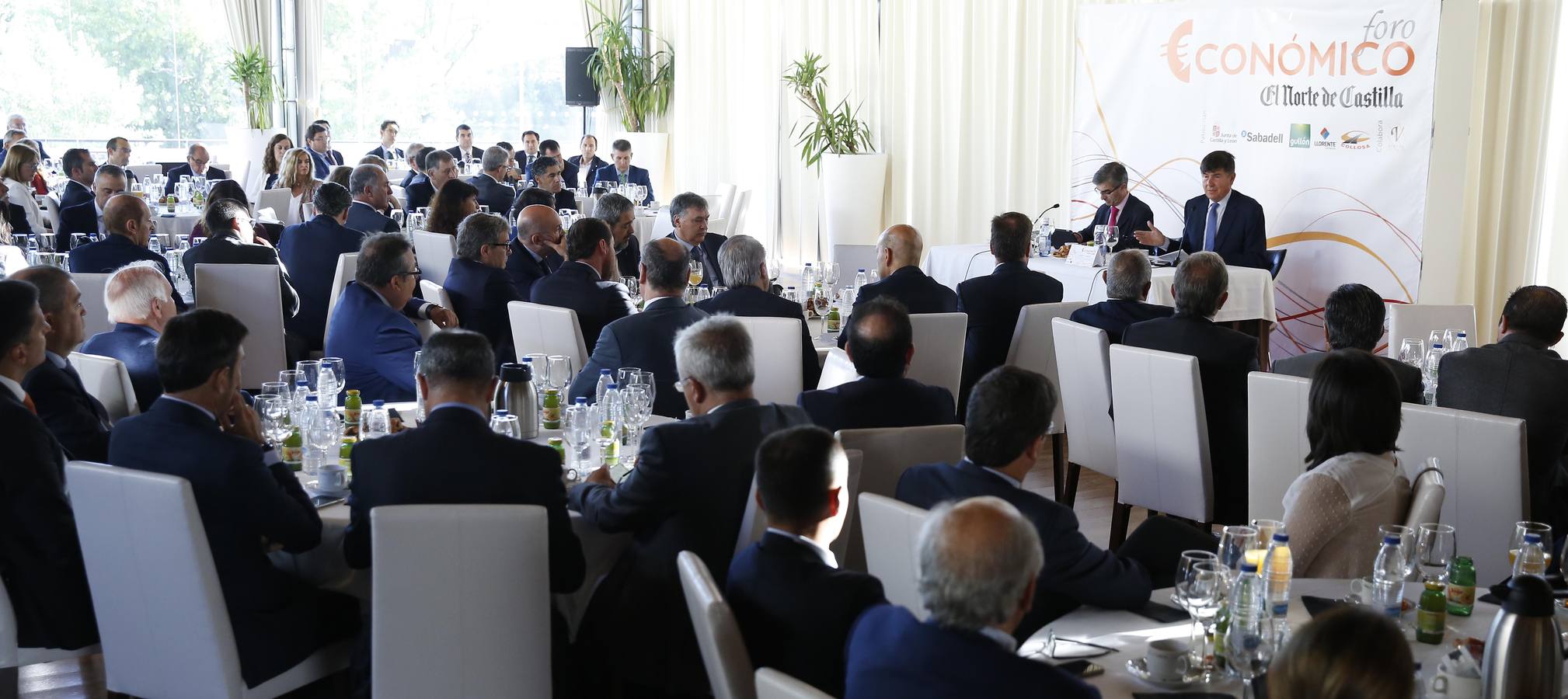 El exministro Manuel Pimentel en el Foro Económico de El Norte de Castilla