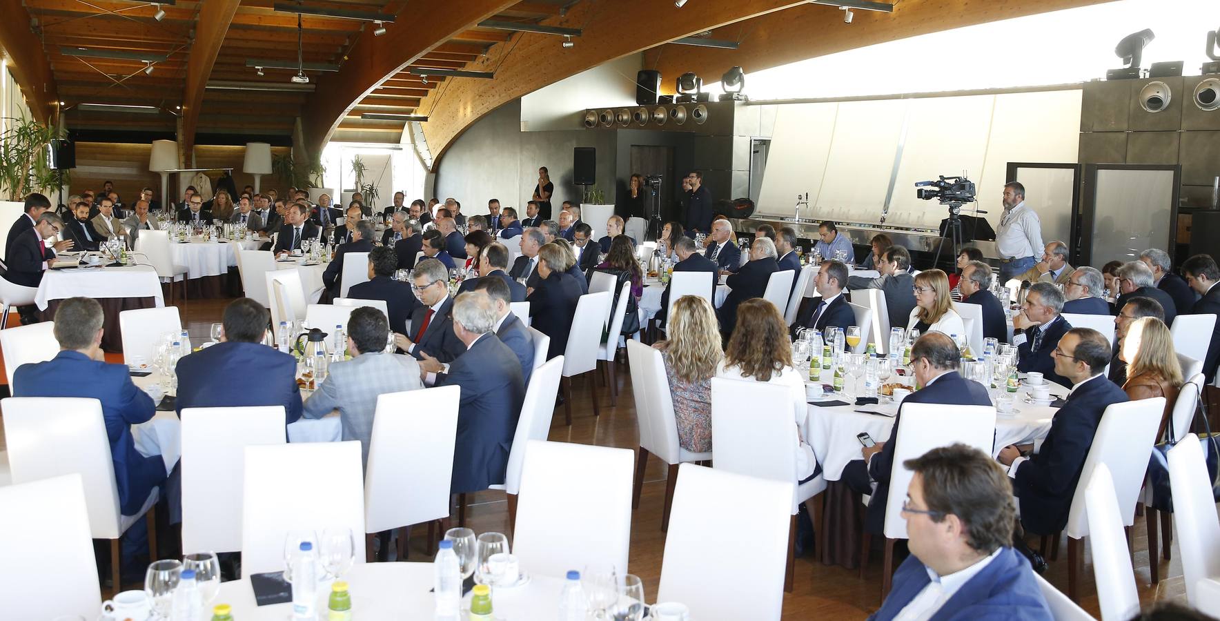 El exministro Manuel Pimentel en el Foro Económico de El Norte de Castilla