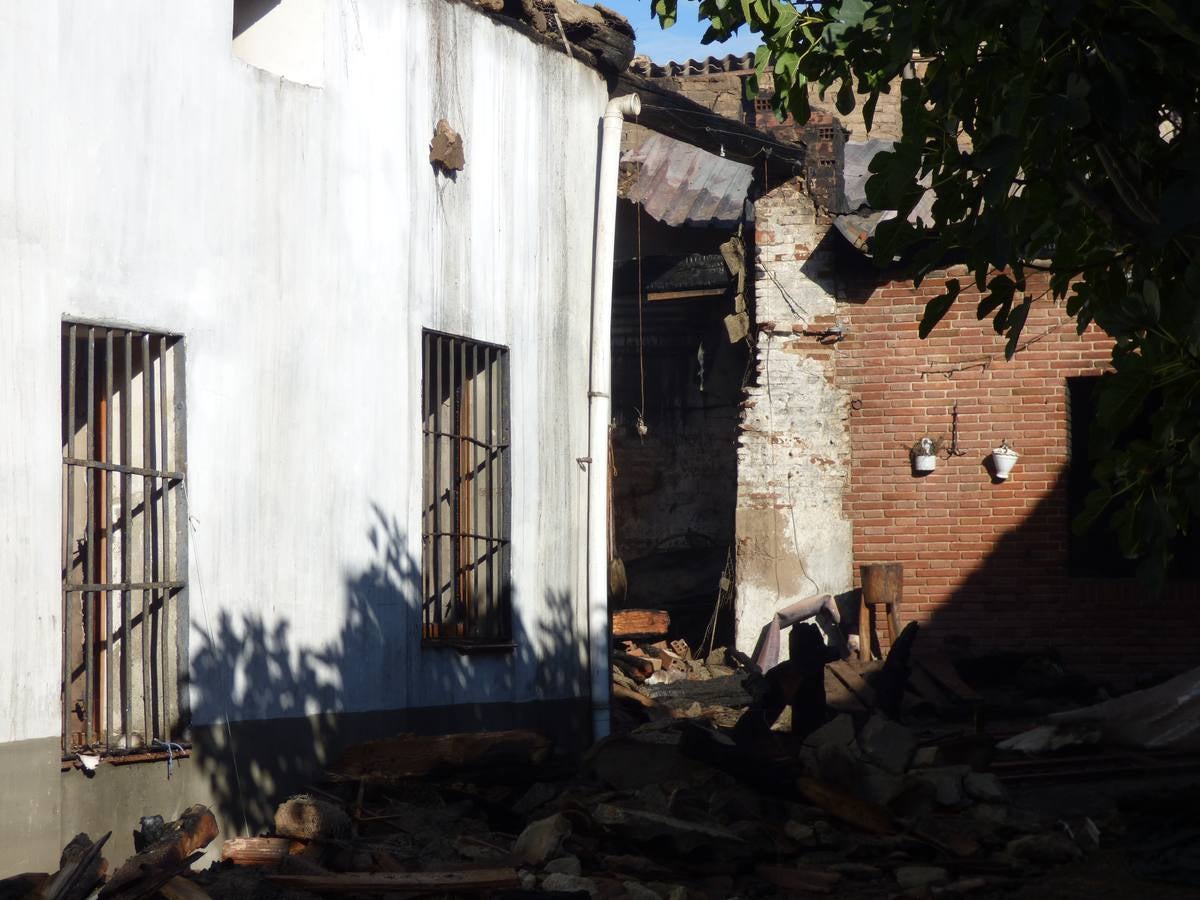 Así ha quedado el recinto incendiado anoche en Matapozuelos (Valladolid)