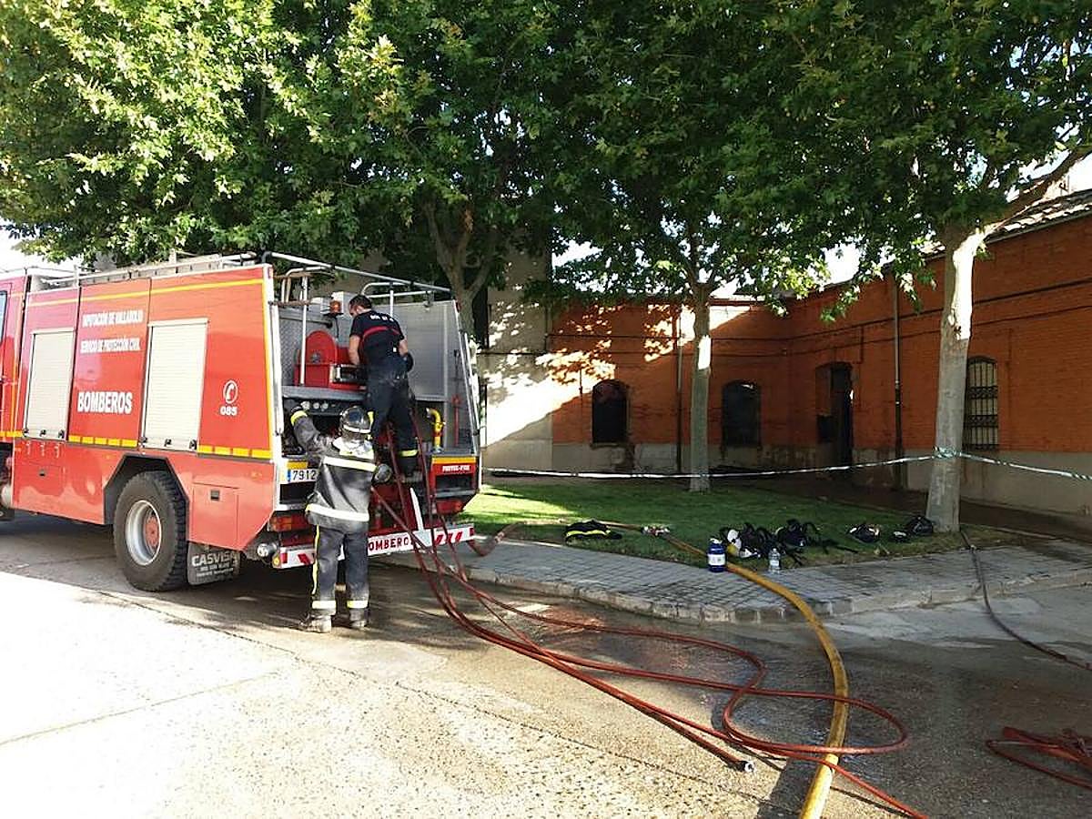 Así ha quedado el recinto incendiado anoche en Matapozuelos (Valladolid)