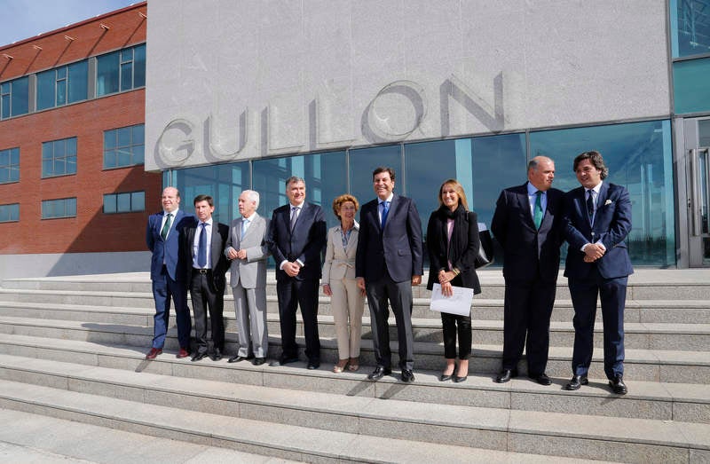 El nuevo consejero de Empleo, Carlos Fernández Carriedo, visita las instalaciones de Gullón en Aguilar de Campoo