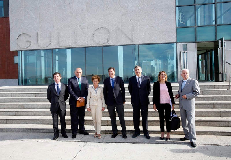 El nuevo consejero de Empleo, Carlos Fernández Carriedo, visita las instalaciones de Gullón en Aguilar de Campoo