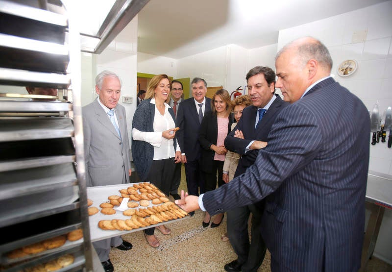 El nuevo consejero de Empleo, Carlos Fernández Carriedo, visita las instalaciones de Gullón en Aguilar de Campoo