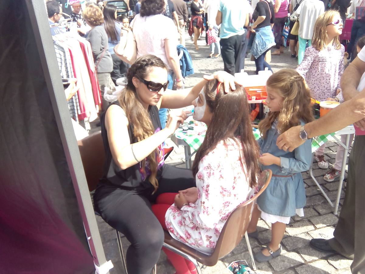 Mercadillo final de la September Fest en el barrio del Oeste de Salamanca