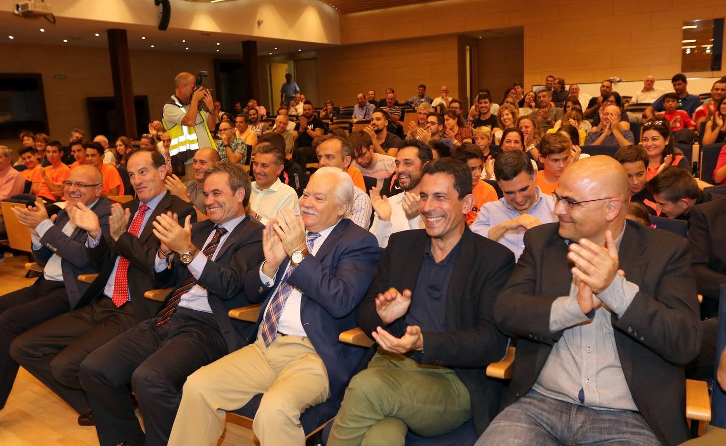 Vicente del Bosque y Saúl Craviotto reciben en Valladolid la Placa de Honor de la Policía Nacional