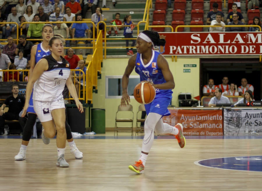 Partido entre el Perfumerías Avenida de Salamanca y el IDK Gipuzkoa de la Liga Femenina de baloncesto