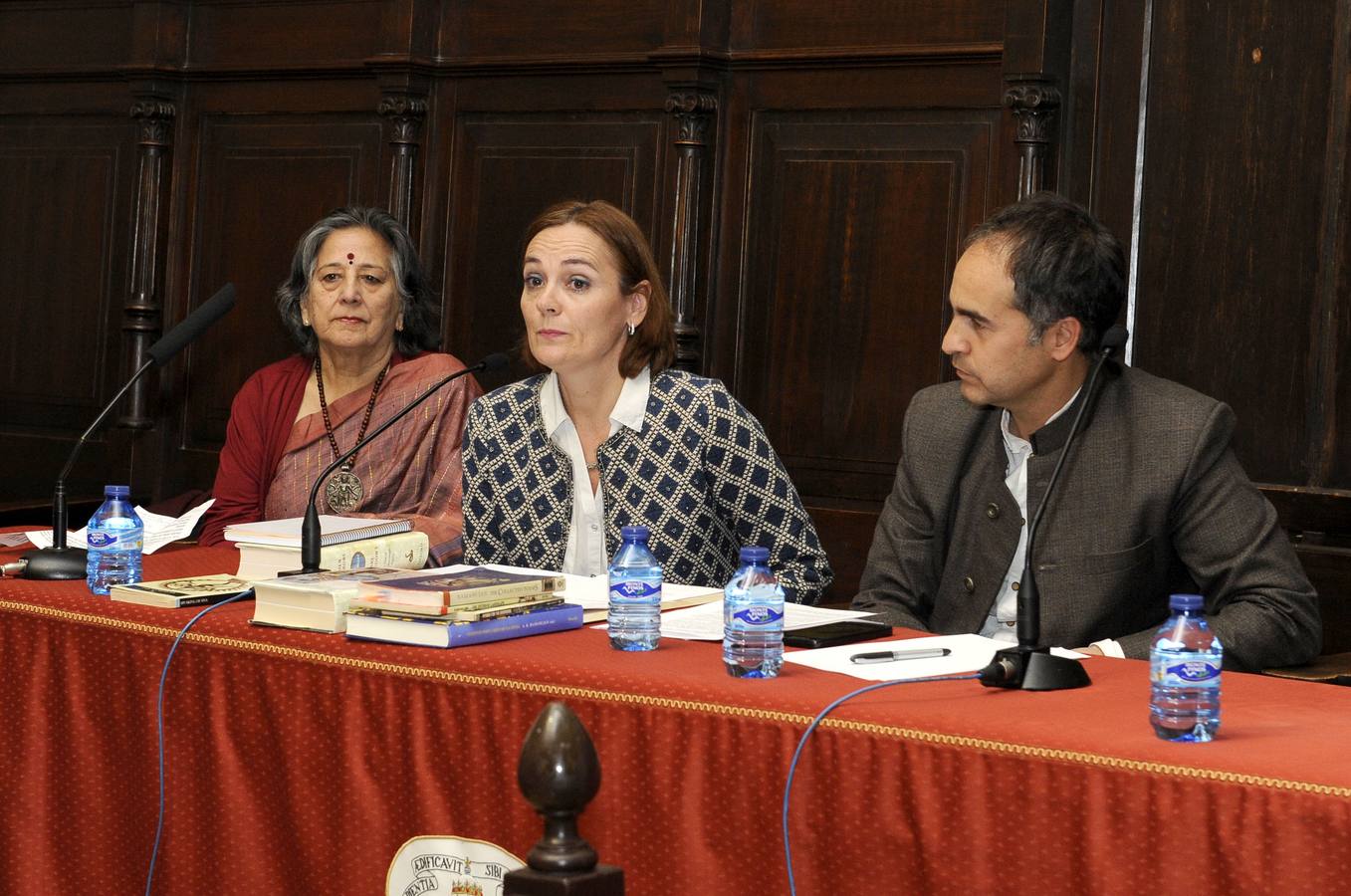 El director de la Casa de la India en el Aula de Cultura de El Norte de Castilla