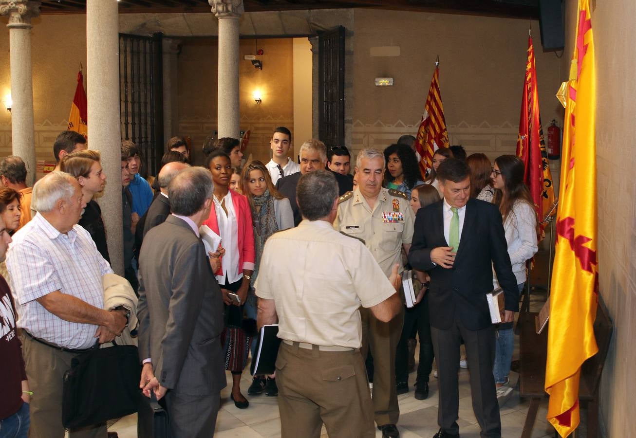 La Diputación de Segovia acoge una exposición sobre la evolución de la bandera en España