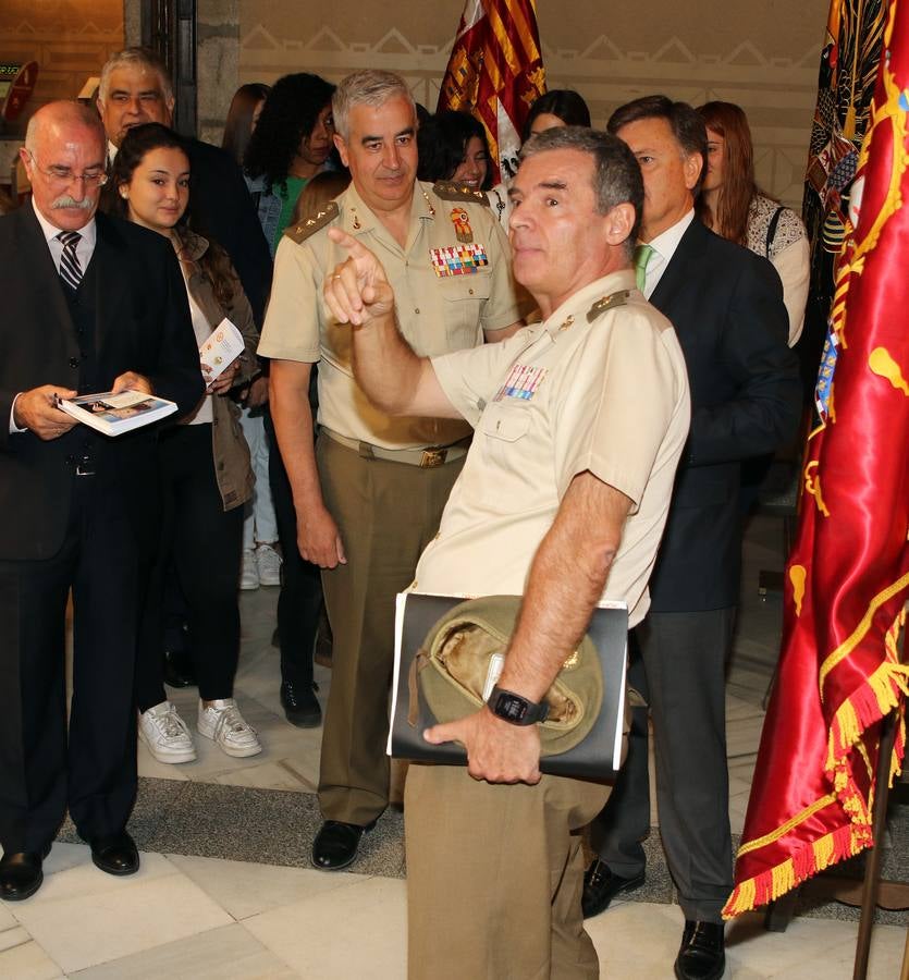 La Diputación de Segovia acoge una exposición sobre la evolución de la bandera en España