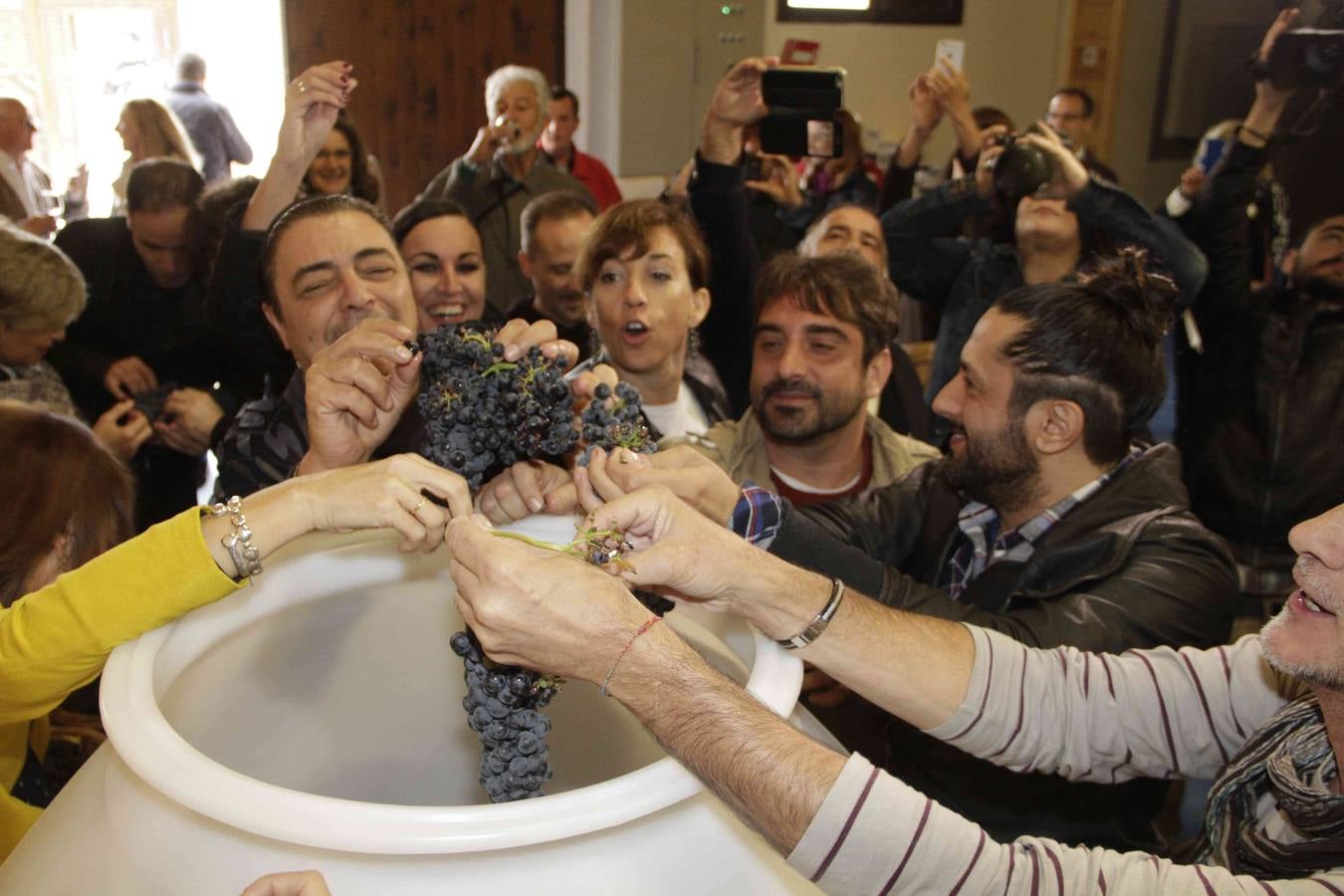 Homenaje a Mariemma en las Bodegas Arbás de Piñel de Arriba (1/2)