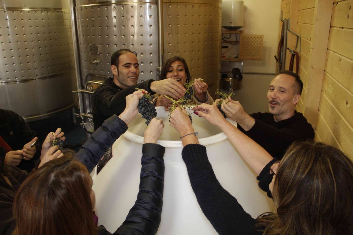 Homenaje a Mariemma en las Bodegas Arbás de Piñel de Arriba (1/2)