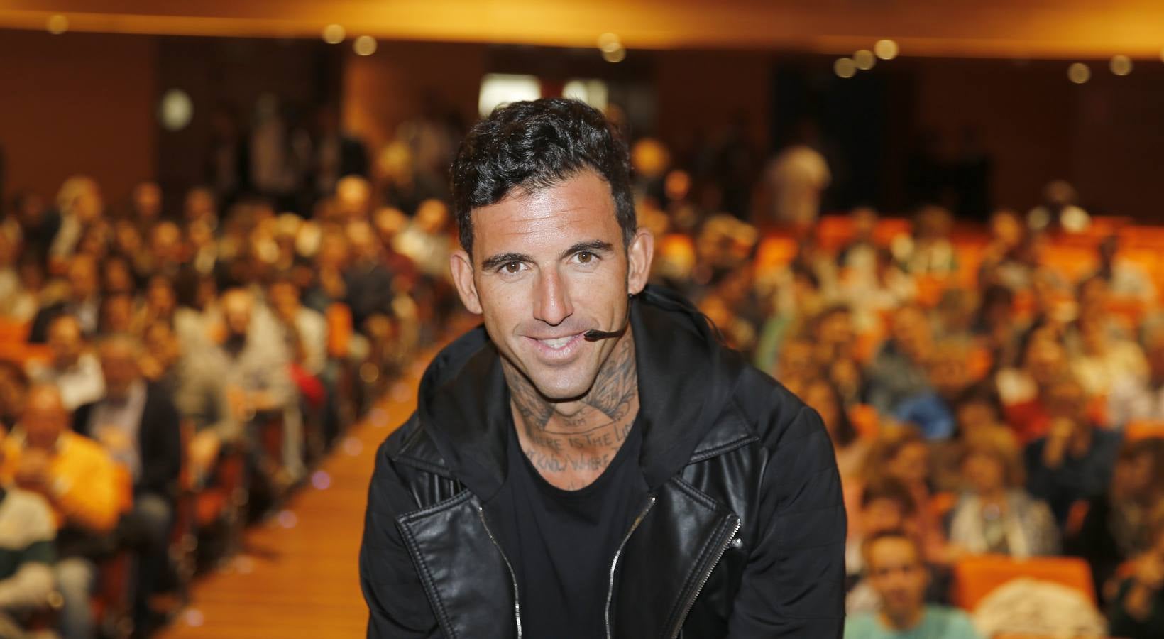 Conferencia del agente de Bolsa y deportista Josef Ajram en el auditorio de EspañaDuero en Valladolid