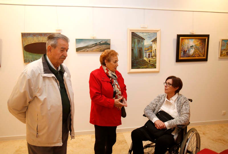 La Biblioteca Pública de Palencia acoge una exposición de pintura a favor de la Asociación de Esclerosis Múltiple