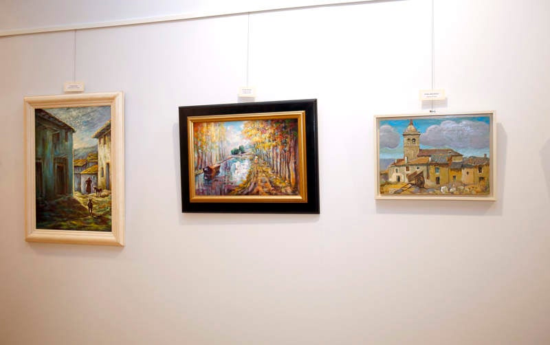 La Biblioteca Pública de Palencia acoge una exposición de pintura a favor de la Asociación de Esclerosis Múltiple