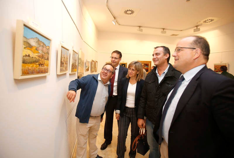 La Biblioteca Pública de Palencia acoge una exposición de pintura a favor de la Asociación de Esclerosis Múltiple